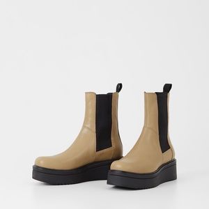 Vagabond Tara Lug Sole Boots